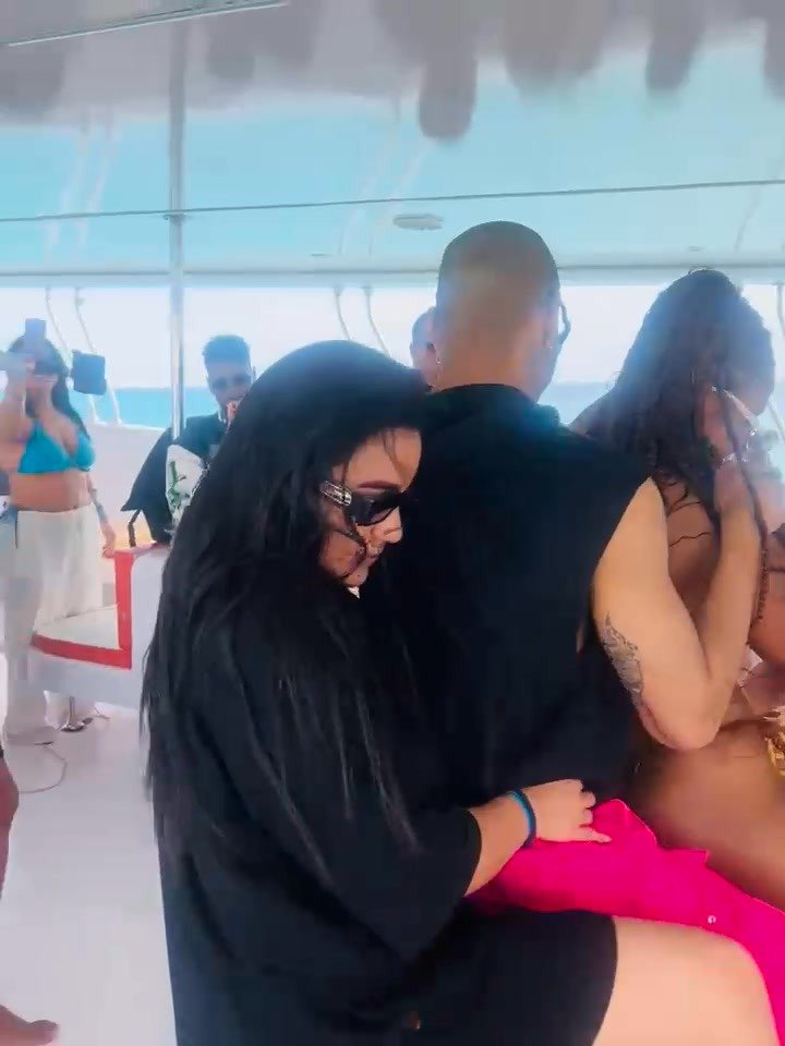 afro-sunburn-boat-party-