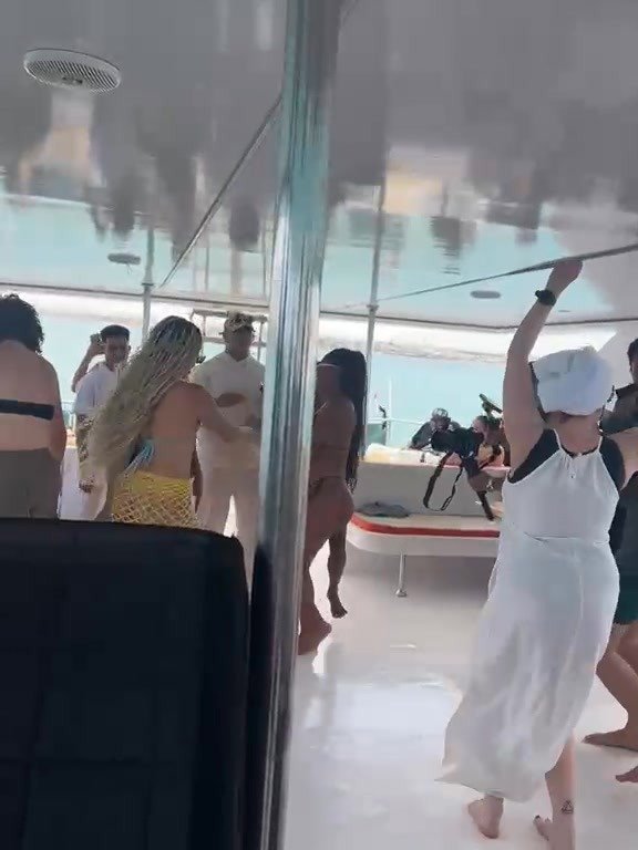 afro-sunburn-boat-party-