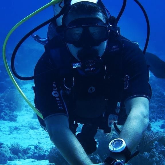 Diver portrait underwater during Rescue Diver training